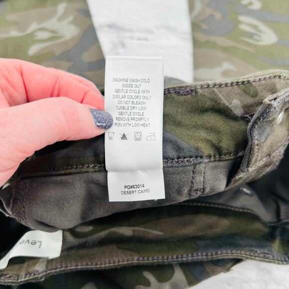 LEVEL 99 Women's Desert Cargo Camo Jogger Pants Size 25 Grey Mid Rise Stretch - Picture 6 of 12